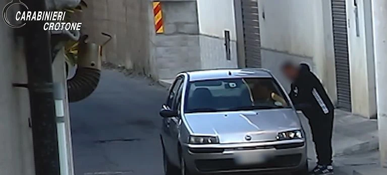 Blitz anti droga a Cirò Marina, 13 arresti 