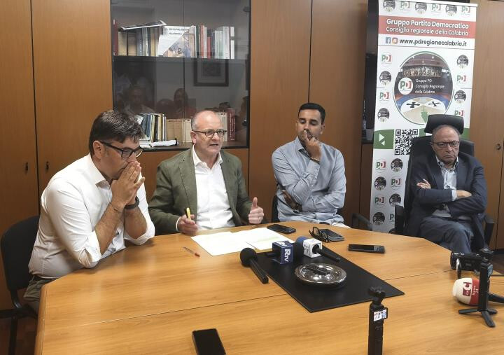 Dimissioni Occhiuto, le opposizioni: "C'è un abusivo in Cittadella, chiederemo un parere legale" images Dimissioni Occhiuto, le opposizioni: "C'è un abusivo in Cittadella, chiederemo un parere legale"