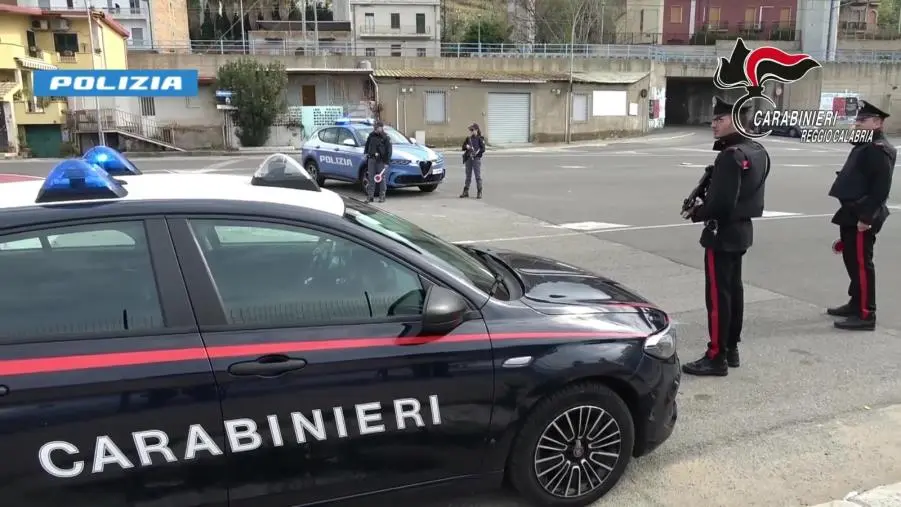 Reggio Calabria, arrestato un 48enne: è accusato di omicidio e tentato omicidio ai danni di due persone images Reggio Calabria, arrestato un 48enne: è accusato di omicidio e tentato omicidio ai danni di due persone