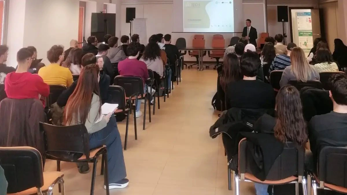 Cosenza, grande partecipazione a UniCaLab: il percorso imprenditoriale per studenti e neolaureati
