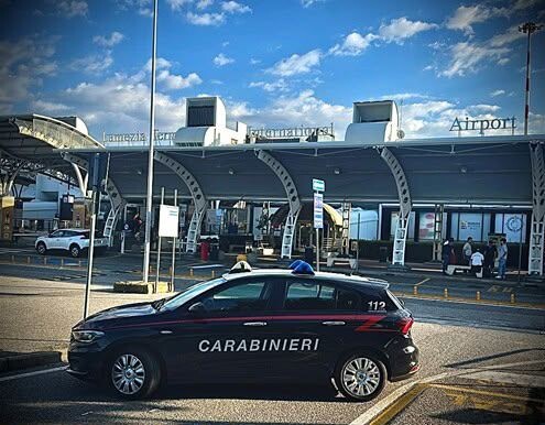 images Cartuccia nel marsupio all’aeroporto di Lamezia: denunciato un 55enne