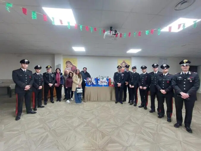images Solidarietà, gli Allievi Carabinieri di Reggio donano uova pasquali ai bimbi bisognosi