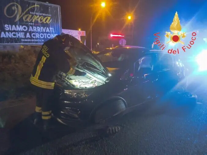 images Incidente tra quattro auto nel Crotonese, tra i feriti anche un bambino 