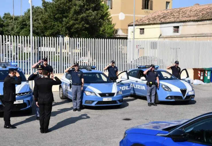 images Uccisione del Brigadiere Carlo Legrottaglie, la polizia di Crotone rende onori ai carabinieri 
