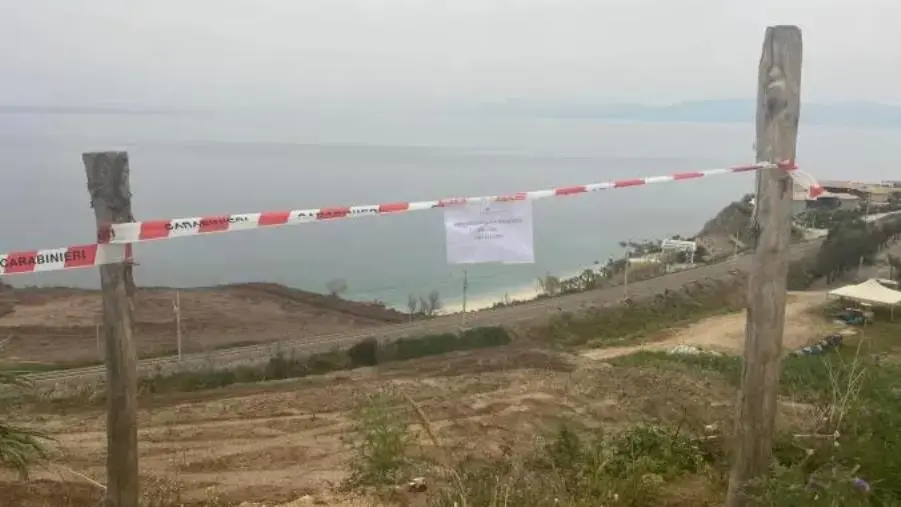 images Sant’Irene di Briatico, scoperti terrazzamenti abusivi dai Carabinieri: sequestrata l'area