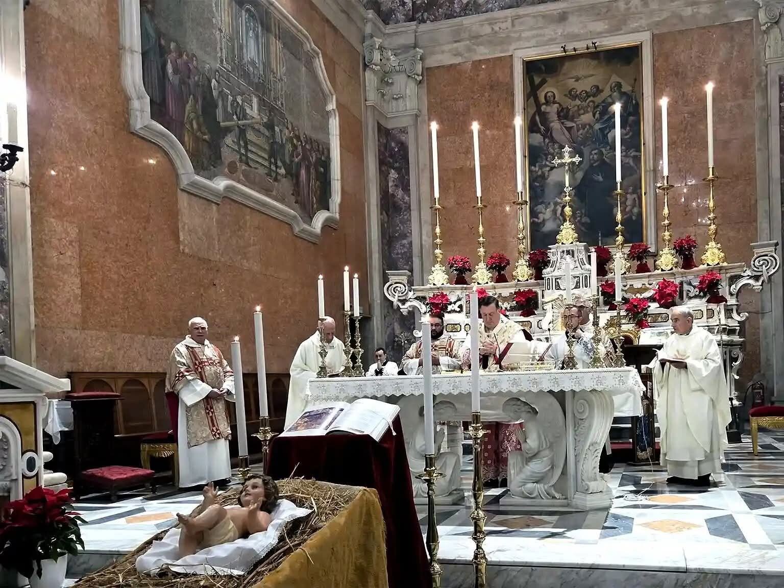 images Catanzaro, mons. Claudio Maniago nella Notte di Natale: “Una pace che nasce e non si spegne“