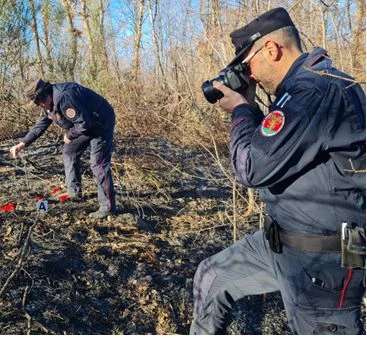 Ripreso da un drone mentre appiccava il fuoco in più punti nel Catanzarese: arrestato 
