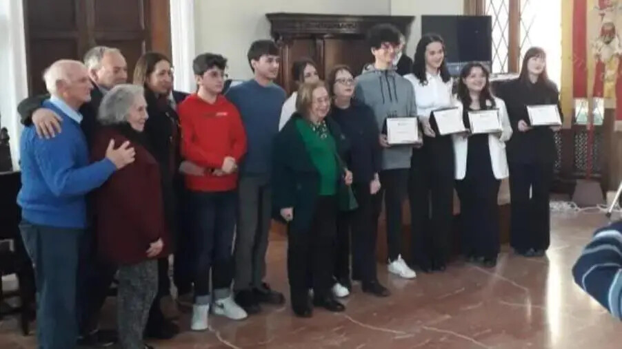 Catanzaro, cerimonia di consegna delle borse di studio in memoria dei professori Maida (VIDEO) images Catanzaro, cerimonia di consegna delle borse di studio in memoria dei professori Maida (VIDEO)