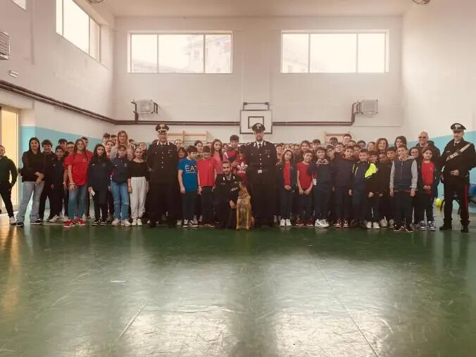 Bullismo nelle scuole: i carabinieri di Reggio Calabria incontrano gli alunni delle scuole elementari e medie images Bullismo nelle scuole: i carabinieri di Reggio Calabria incontrano gli alunni delle scuole elementari e medie