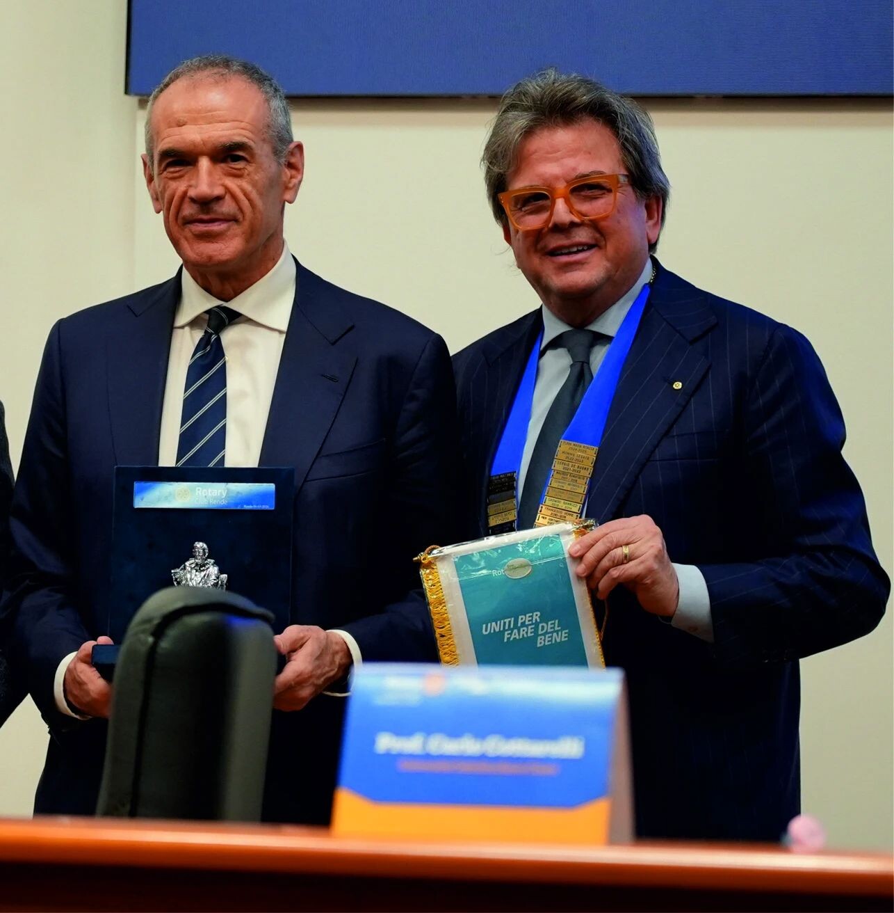 Il Rotary club Rende conferisce l'Encomio Speciale alla Carriera al Prof. Carlo Cottarelli images Il Rotary club Rende conferisce l'Encomio Speciale alla Carriera al Prof. Carlo Cottarelli