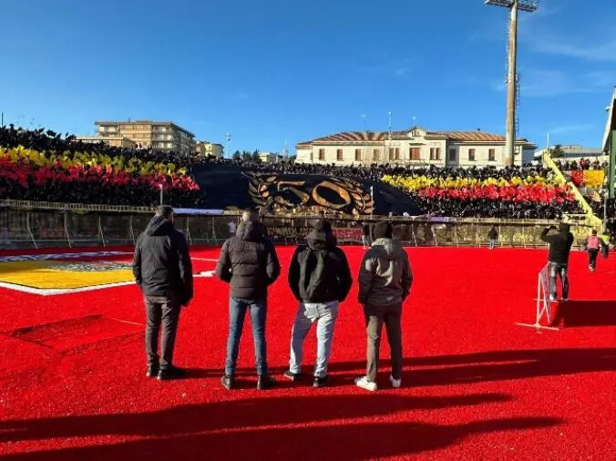 images Lanciò petardi sul campo durante una partita, Daspo per un tifoso 22enne di Catanzaro 