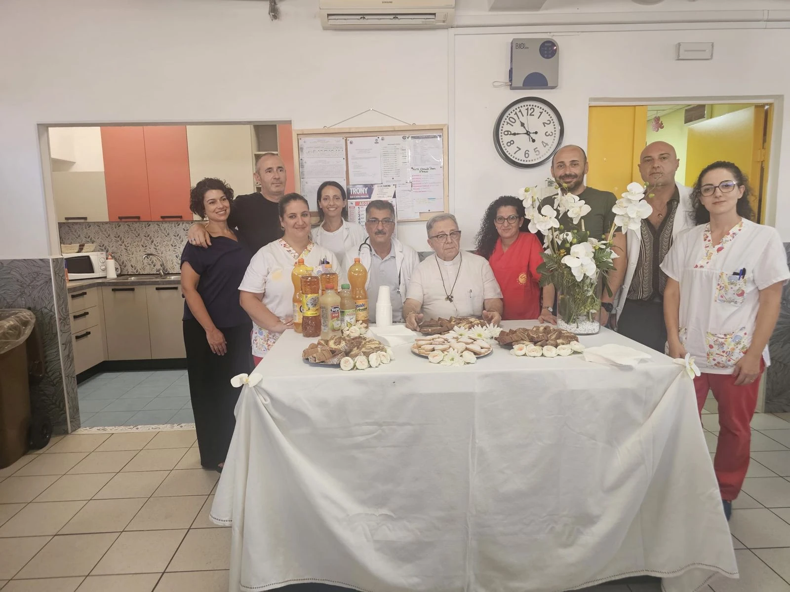 Don Alfonso Velonà festeggia i 48 anni di sacerdozio e i 45 come responsabile delle case famiglia

