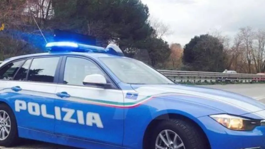 images Anziano rapinato e truffato a Reggio: 2 giovani napoletani intercettati e arrestati sull'A2