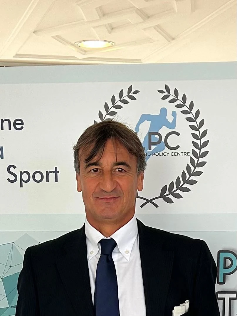 La perdurante fragilità del calcio italiano e il “Modello Catanzaro”
