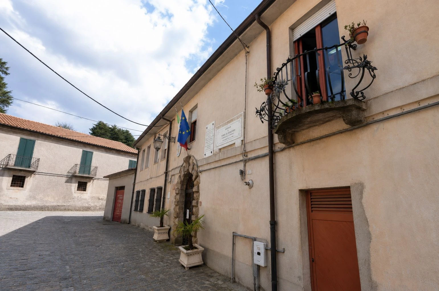 Comune Torre di Ruggiero  “AI compliance”: una policy per regolare l’intelligenza artificiale negli uffici