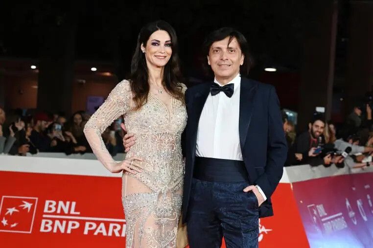 Lo stilista lametino Anton Giulio Grande veste Manuela Arcuri al Festival del Cinema di Roma images Lo stilista lametino Anton Giulio Grande veste Manuela Arcuri al Festival del Cinema di Roma