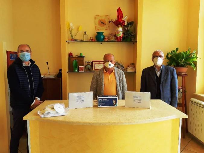 Nella Casa di Riposo “Aurora” di Tiriolo arrivano le mascherine: il dono delle Associazioni "Teura" e "Consolidal" images Nella Casa di Riposo “Aurora” di Tiriolo arrivano le mascherine: il dono delle Associazioni "Teura" e "Consolidal"