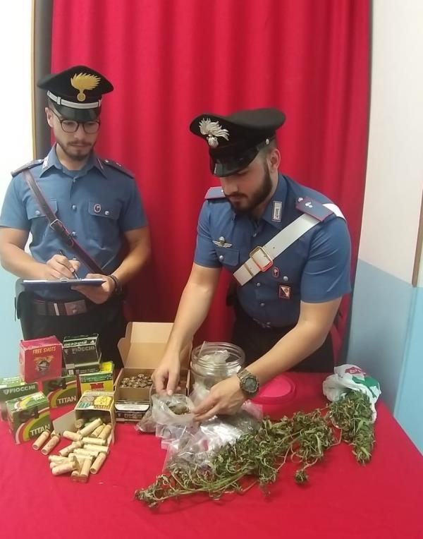 Deteneva munizioni e sostanza stupefacente, arrestato 35enne di Roccabernarda images Deteneva munizioni e sostanza stupefacente, arrestato 35enne di Roccabernarda