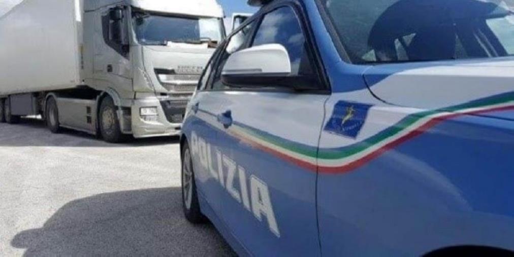 Crotone, la polizia "espelle" 3 cittadini extracomunitari