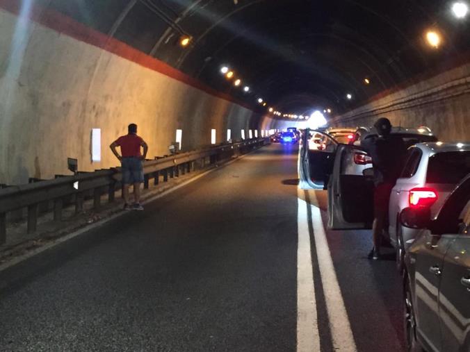 images Galleria di Copanello (Stalettì), stasera senso unico alternato in orario notturno per manutenzione 