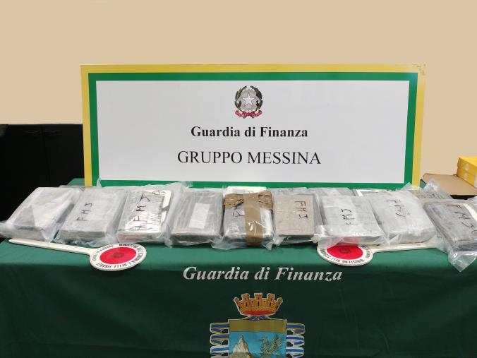 Sequestrati ai traghetti di Messina 20 chili di cocaina provenienti dalla Calabria (VIDEO) images Sequestrati ai traghetti di Messina 20 chili di cocaina provenienti dalla Calabria (VIDEO)