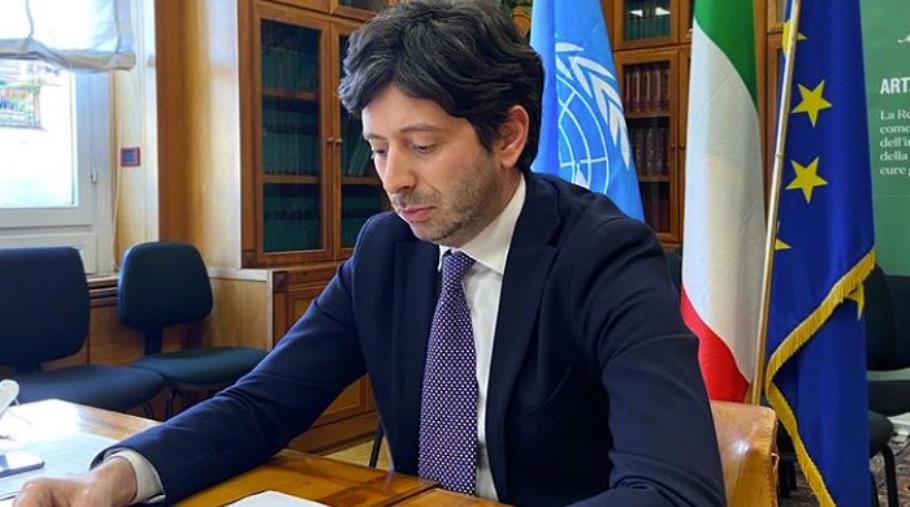images Speranza firma l'ordinanza: "Dal 28 giugno cade l'obbligo delle mascherine all'aperto, ma bisogna comunque portarle con sé" 