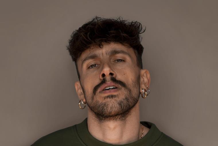 images Sanremo 2021. Il calabrese Aiello questa sera sfida il palco dell'Ariston con "Ora" (IL TESTO)