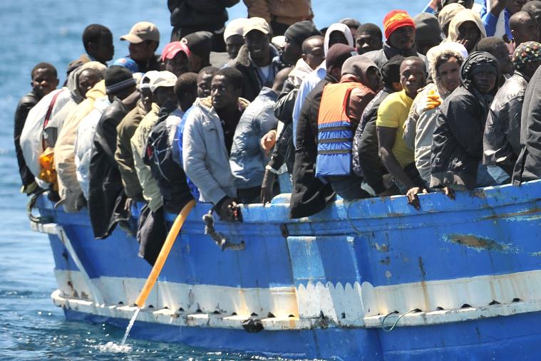 images Migranti intercettati al largo della costa di Catanzaro e dirottati a Roccella Jonica