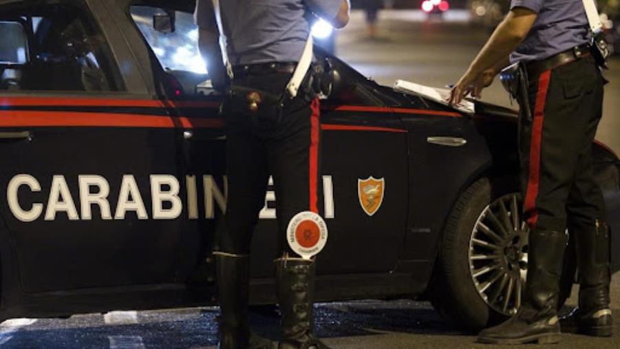 Movida a Soverato. La stretta dei carabinieri: un biologo beccato con marijuana images Movida a Soverato. La stretta dei carabinieri: un biologo beccato con marijuana