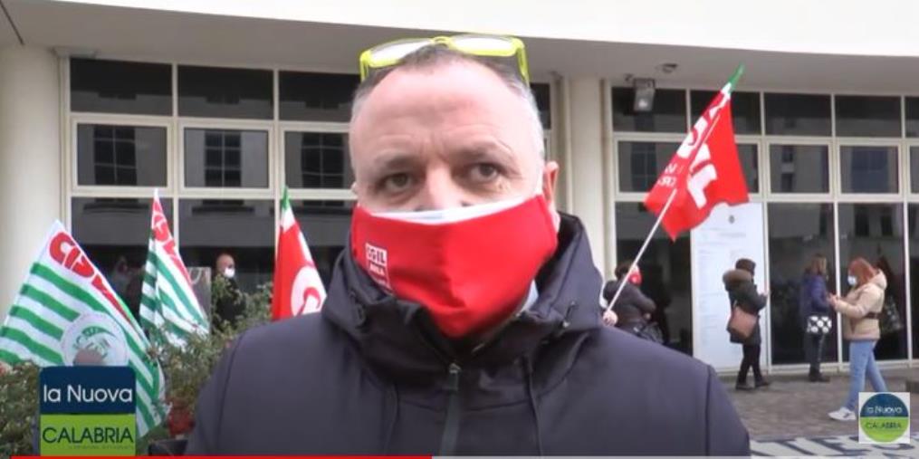 images S. Anna Hospital. Sit-in dei sindacati nel piazzale della Cittadella regionale