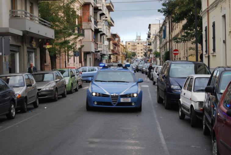 images Controlli anti Covid-19. Giocavano a carte in un locale a Reggio Calabria: sanzionati