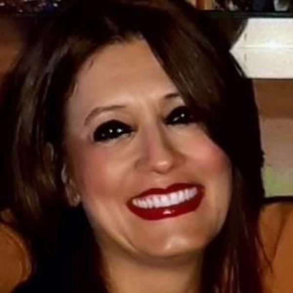 images La riflessione. Stefania Valente: “Il valzer dei moscerini nell’avanspettacolo della politica”