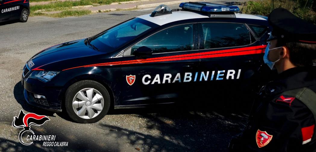 Sassi contro il Comune di Bovalino, minacce al sindaco e offese ai carabinieri, 48enne arrestata images Sassi contro il Comune di Bovalino, minacce al sindaco e offese ai carabinieri, 48enne arrestata