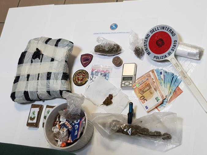 Spacciava droga, pensionato crotonese arrestato images Spacciava droga, pensionato crotonese arrestato