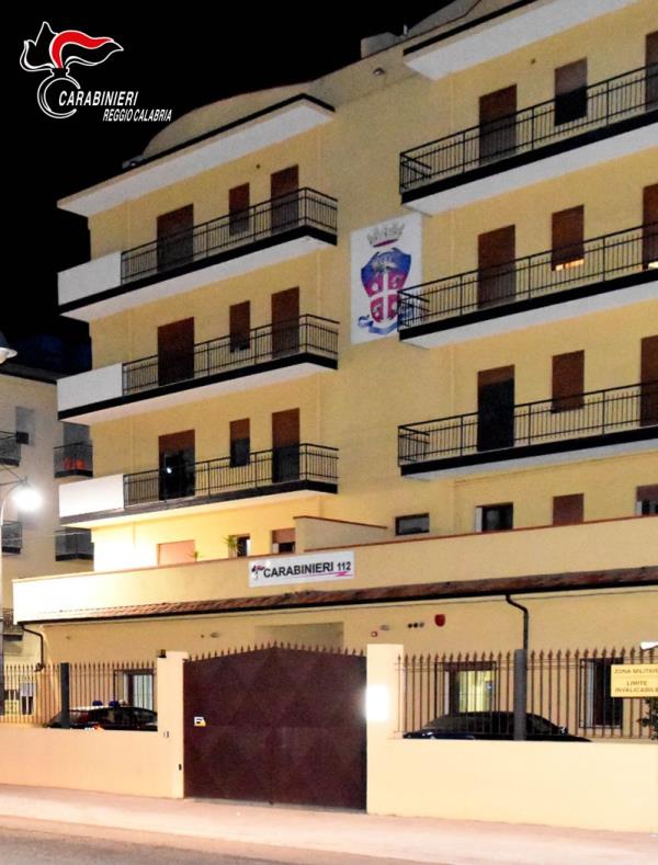 Litiga con la moglie e sferra un pugno a un carabiniere, a Gioia Tauro arrestato 47enne  images Litiga con la moglie e sferra un pugno a un carabiniere, a Gioia Tauro arrestato 47enne