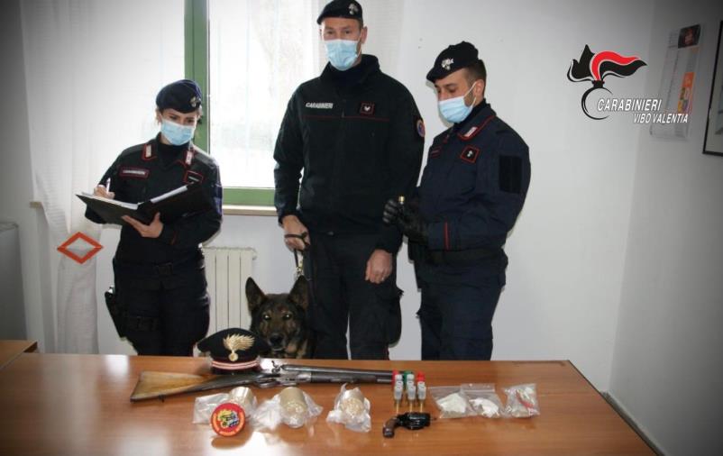 images Il fiuto di “Chulingan” scova armi nella legnaia: arrestato 37enne di Simbario