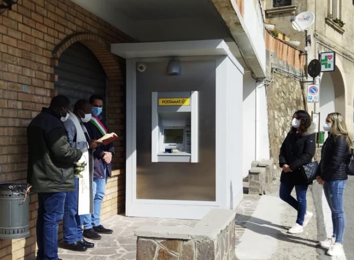 Installato Atm Postamat a Cerva, il sindaco: "Un servizio importantissimo reso alla comunità" images Installato Atm Postamat a Cerva, il sindaco: "Un servizio importantissimo reso alla comunità"