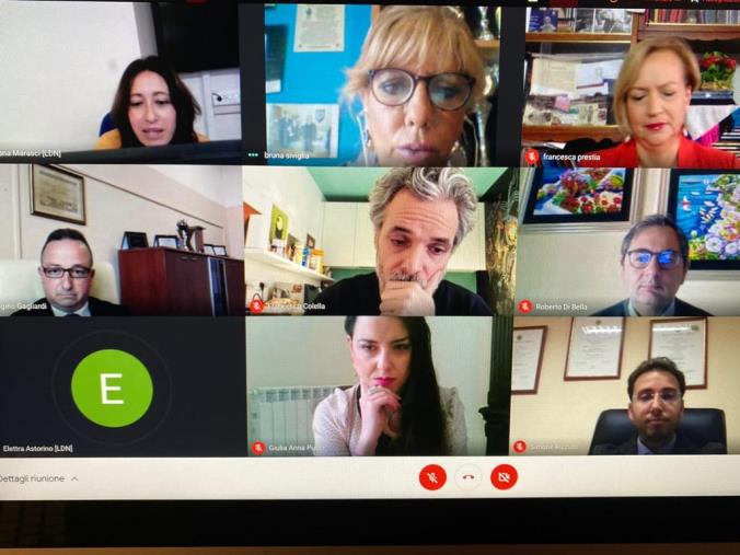 "Liberi di scegliere": le V dell'istituto 'De Nobili' di Catanzaro "incontrano" il giudice Di Bella images "Liberi di scegliere": le V dell'istituto 'De Nobili' di Catanzaro "incontrano" il giudice Di Bella