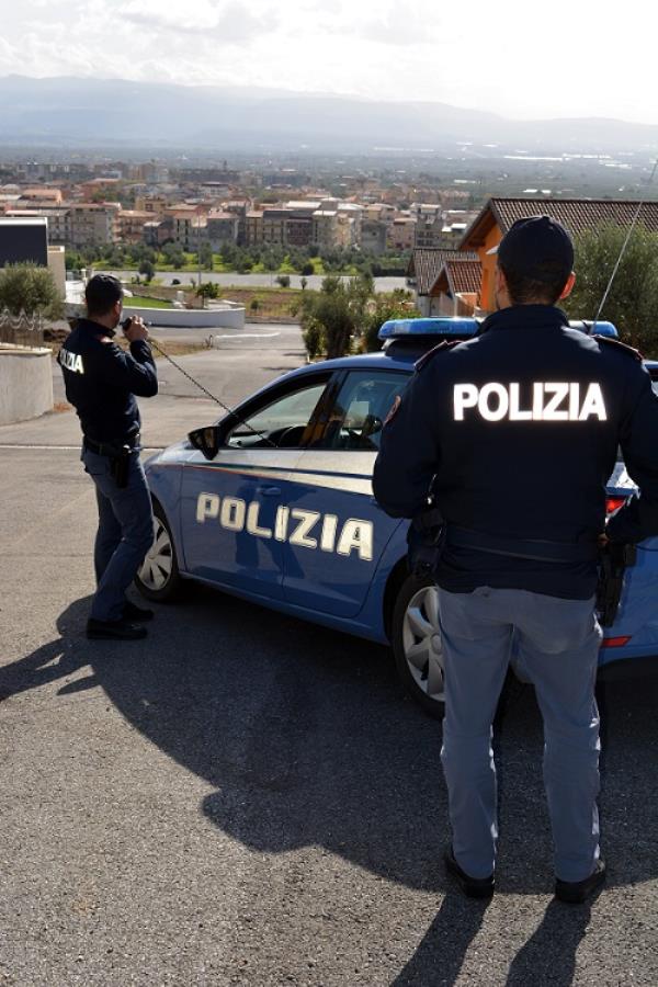 Lamezia Terme. Aggredisce un extracomunitario armato di un bastone, arrestato 34enne  nigeriano  images Lamezia Terme. Aggredisce un extracomunitario armato di un bastone, arrestato 34enne  nigeriano