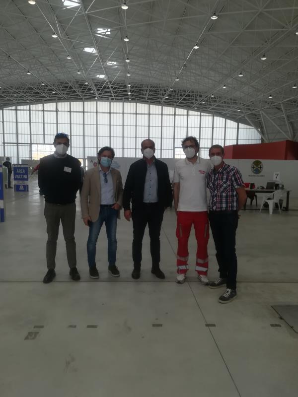 images Vaccini. Mirarchi: "Un esempio di buona sanità all'Hub di Catanzaro Lido"