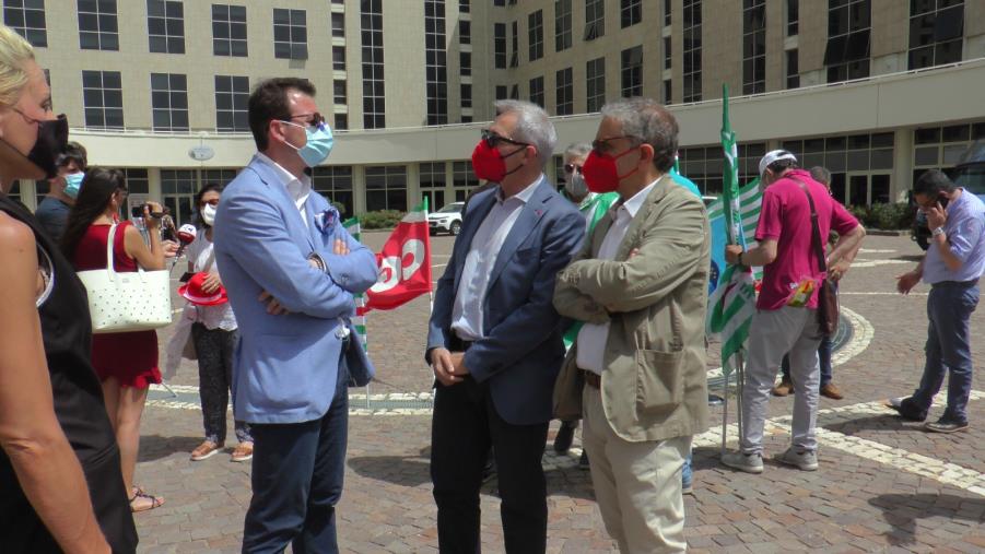 In scadenza il blocco dei licenziamenti. I sindacati calabresi pronti alla mobilitazione  images In scadenza il blocco dei licenziamenti. I sindacati calabresi pronti alla mobilitazione