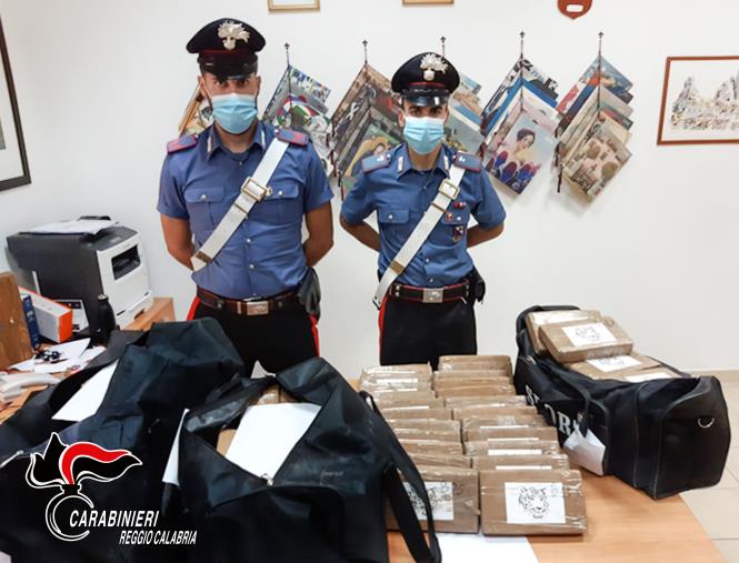 Gioia Tauro. Trasportava oltre 117 chili di cocaina nel tir: arrestato 38enne bosniaco images Gioia Tauro. Trasportava oltre 117 chili di cocaina nel tir: arrestato 38enne bosniaco