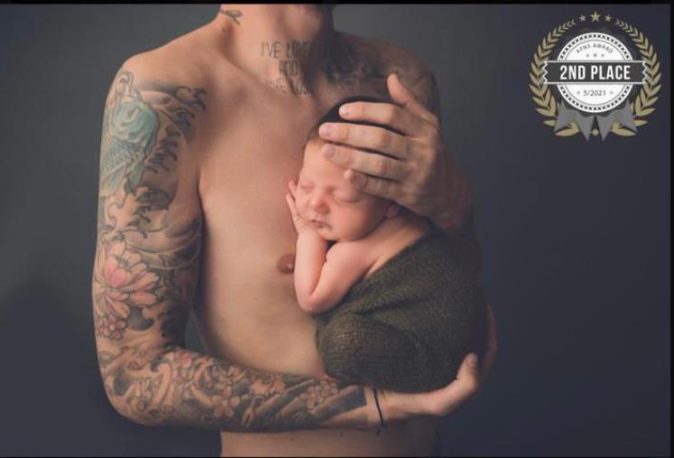 images Catanzaro. Ogni fotografia una storia: l'abbraccio tra padre e figlio della giovane Valentina Mileti conquista l’AFNS award