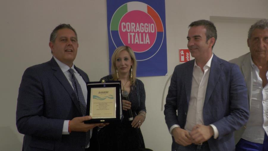 Regionali. A Soverato Toti porge un assist ad Occhiuto ma ammonisce: "Lavorare seriamente per il cambiamento della Calabria" images Regionali. A Soverato Toti porge un assist ad Occhiuto ma ammonisce: "Lavorare seriamente per il cambiamento della Calabria"