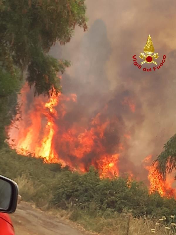 images Fiamme a Scordovillo. Cgil Area Vasta Catanzaro-Crotone-Vibo: "Mai come adesso è il momento della responsabilità delle Istituzioni"