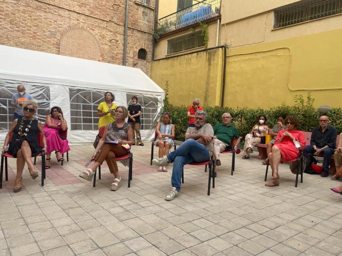 Cosenza, iniziativa de "La Calabria vista dalle Donne": la democrazia partecipativa alla base del prossimo quinquennio images Cosenza, iniziativa de "La Calabria vista dalle Donne": la democrazia partecipativa alla base del prossimo quinquennio