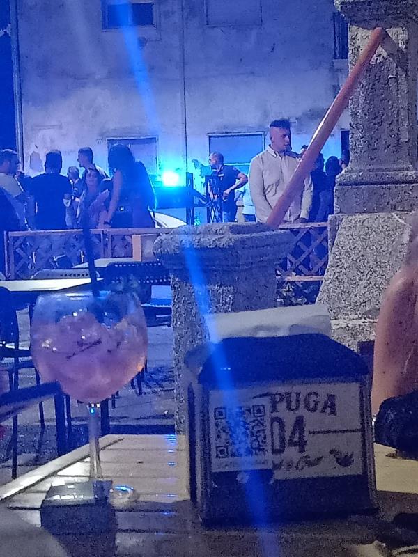 Movida a Catanzaro. Giovanissimi ballano all'esterno di un locale a Lido: interviene la polizia images Movida a Catanzaro. Giovanissimi ballano all'esterno di un locale a Lido: interviene la polizia