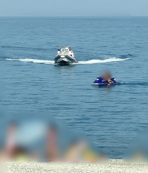 images Mare sicuro 2021. Reggio Calabria: sanzionate moto d'acqua che navigavano sotto costa tra i bagnanti 