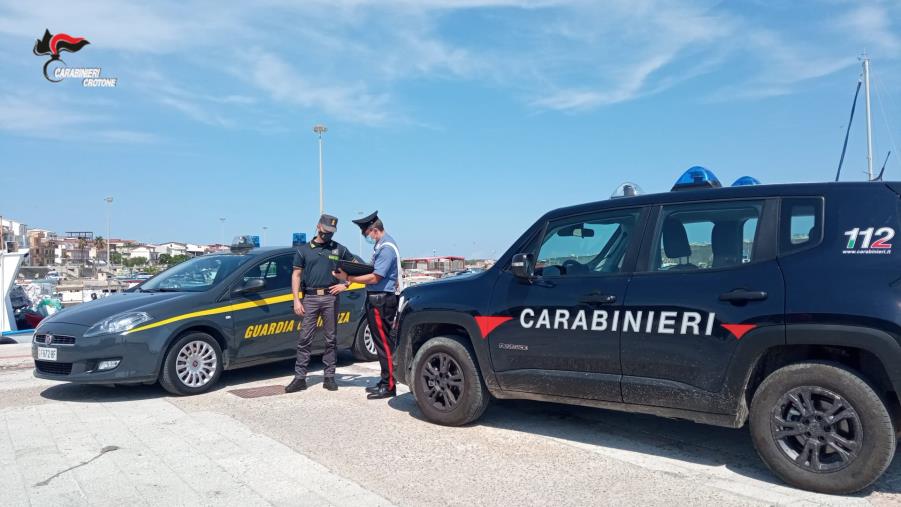 I carabinieri fermano la fuga di tre clandestini alla stazione di Strongoli images I carabinieri fermano la fuga di tre clandestini alla stazione di Strongoli