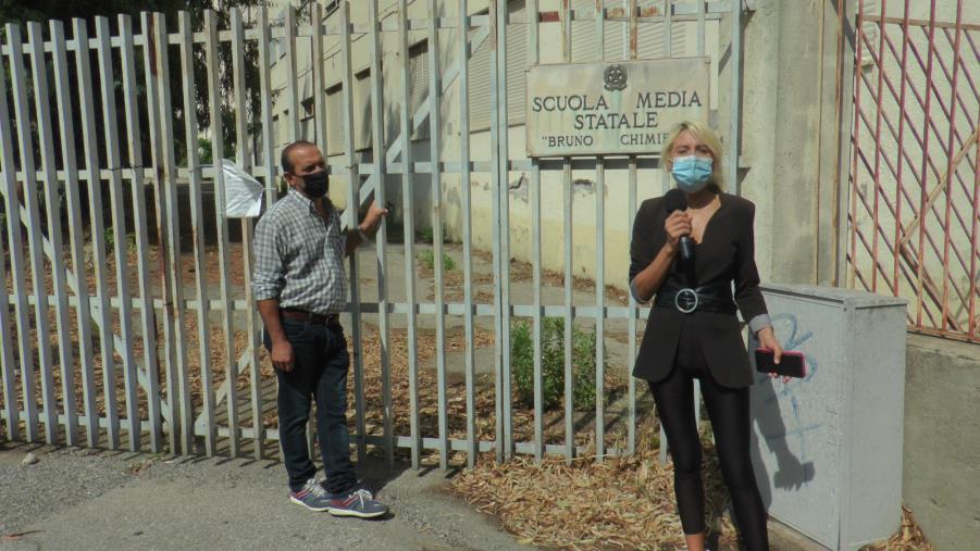 Catanzaro. Scuola "Chimirri" abbandonata e pericolante: lo sfogo di un cittadino images Catanzaro. Scuola "Chimirri" abbandonata e pericolante: lo sfogo di un cittadino